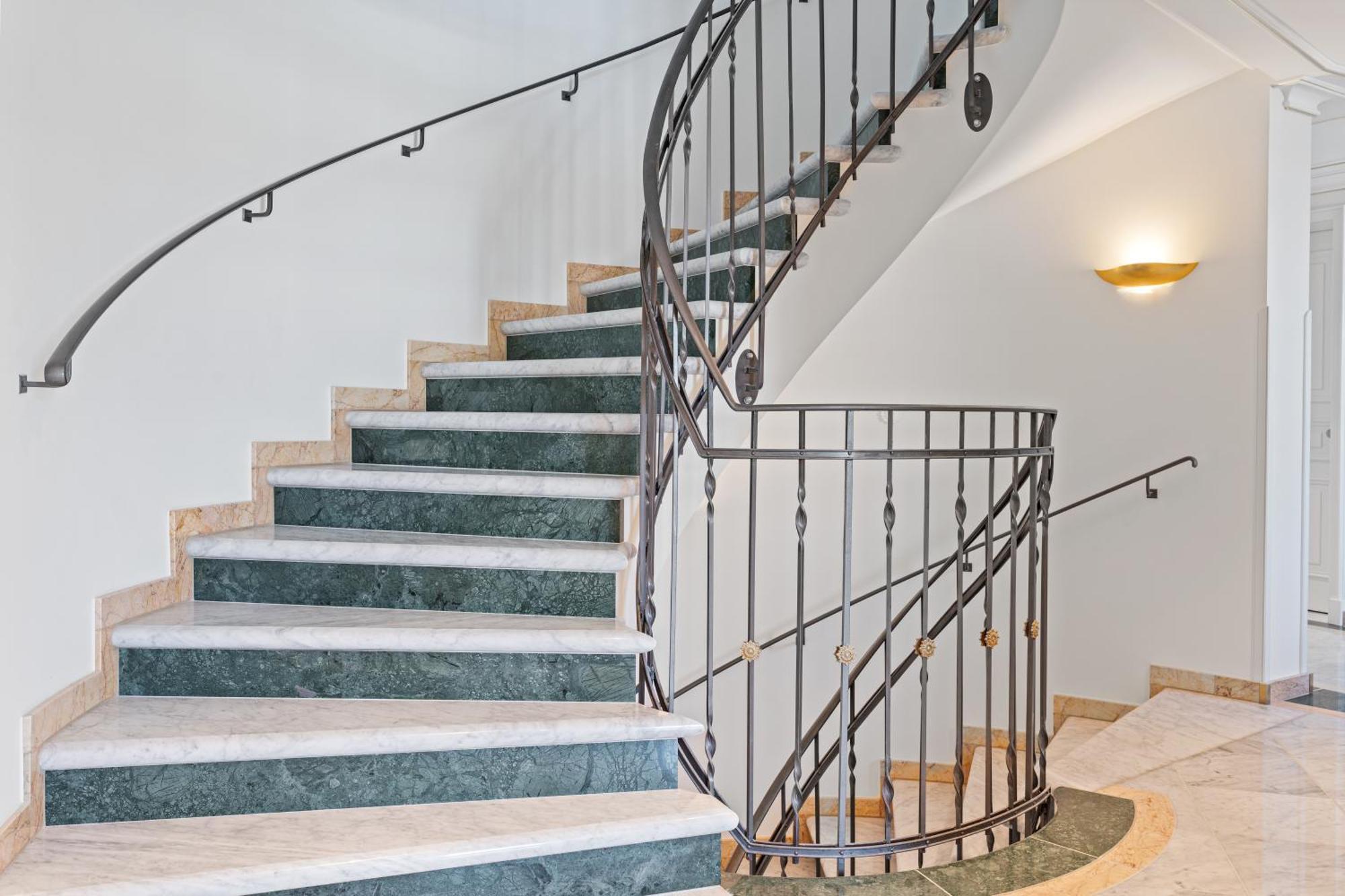 Cls Zentrale City-Wohnung In Hamburg Mit E-Laden Und Tiefgarage, Grosser Balkon, Blick Ueber Hamburg, Parkplatz, Cafe Im Haus, Bushaltestelle Direkt Gegenueber, Flex Check In المظهر الخارجي الصورة