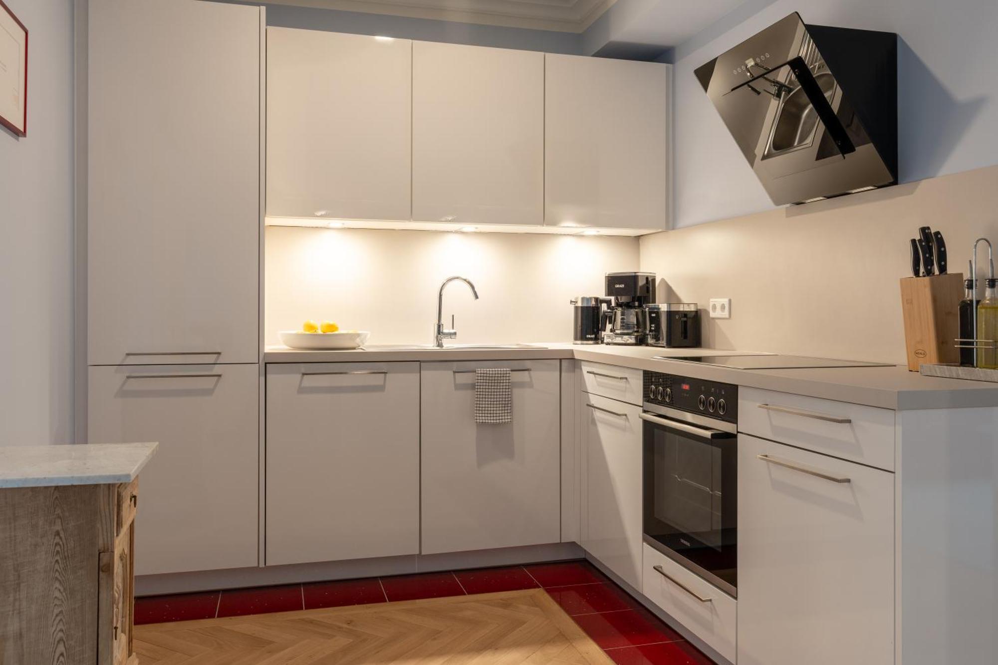 Cls Zentrale City-Wohnung In Hamburg Mit E-Laden Und Tiefgarage, Grosser Balkon, Blick Ueber Hamburg, Parkplatz, Cafe Im Haus, Bushaltestelle Direkt Gegenueber, Flex Check In المظهر الخارجي الصورة